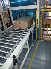 托盤(pán)式連續(xù)升降機(jī) 優(yōu)化貨物進(jìn)出口效率的關(guān)鍵設(shè)備